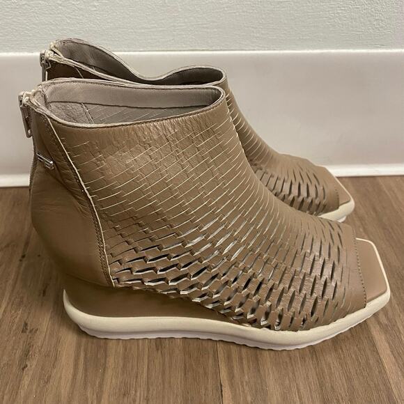 NIB Patrizia Bonfanti Sara Sun Pietra Shoes. Laser Cut Leather Wedges sz 41 NIB - Picture 2 of 10